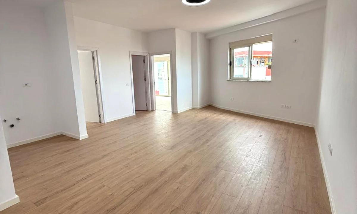 Shtepi ne shitje Apartament ne Tirane, 2+1, Mobilimi Bosh, pa mobiluar, Pagesa 175,000  Euro.