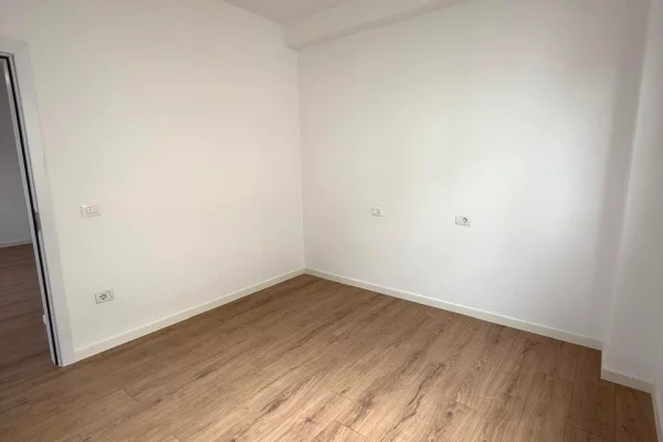 Shtepi ne shitje Apartament ne Tirane, 2+1, Mobilimi Bosh, pa mobiluar, Pagesa 175,000  Euro.
