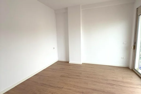 Shtepi ne shitje Apartament ne Tirane, 2+1, Mobilimi Bosh, pa mobiluar, Pagesa 175,000  Euro.