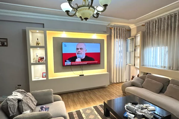 Shtepi ne shitje Apartament ne Tirane, 3+1, Mobilimi E mobiluar, Pagesa 233,000  Euro.