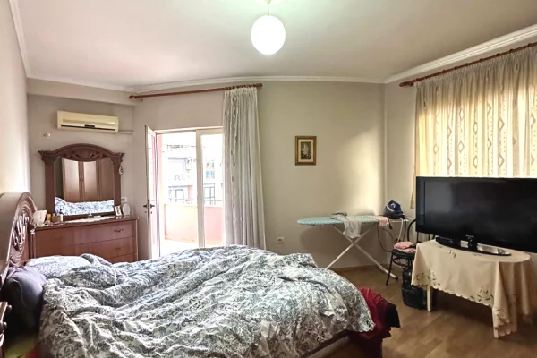 Shtepi ne shitje Apartament ne Tirane, 3+1, Mobilimi E mobiluar, Pagesa 233,000  Euro.