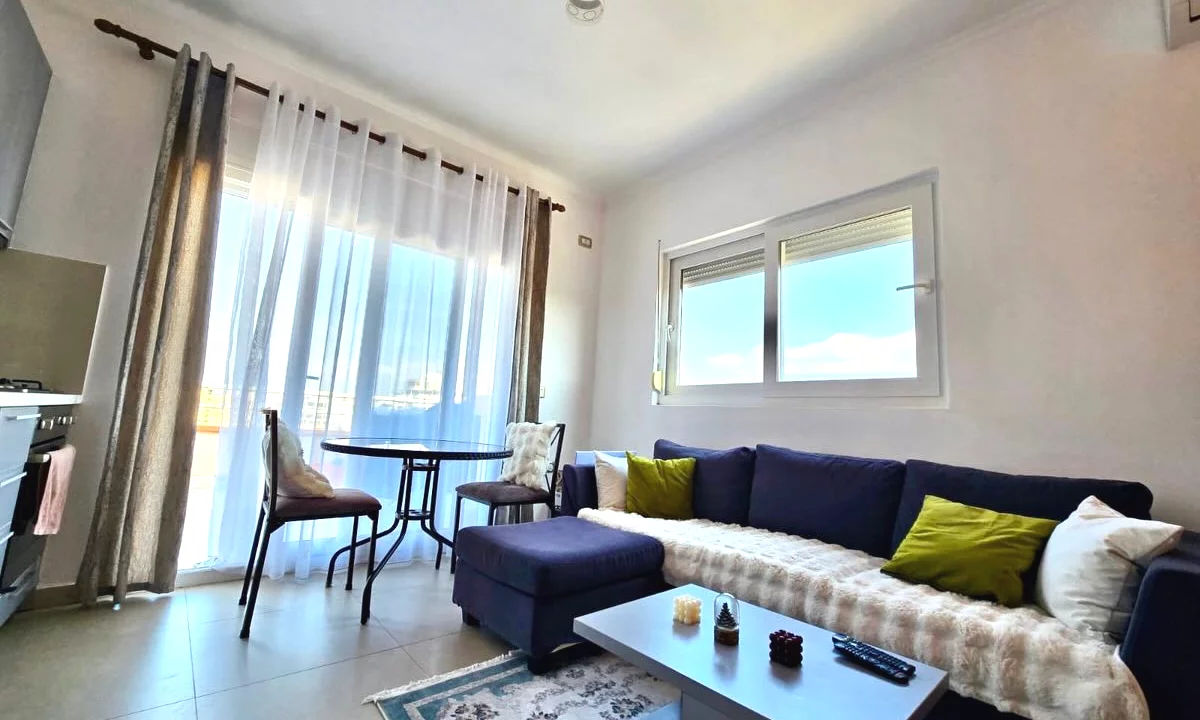 Shtepi ne shitje Apartament ne Tirane, 1+1, Mobilimi E mobiluar, Pagesa 279,000  Euro.