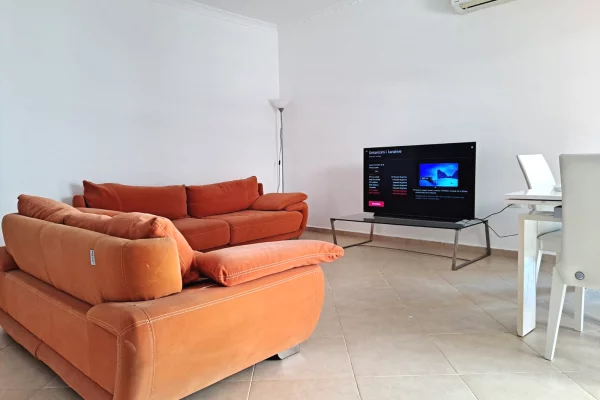 Shtepi me qera Apartament ne Tirane, 2+1, Mobilimi E mobiluar, Pagesa 800  Euro.