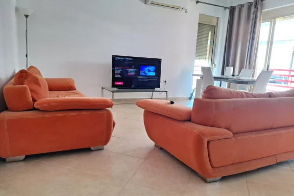 Jepet me qera apartament 2+1 te Rruga Peti,Liqeni i Thate.