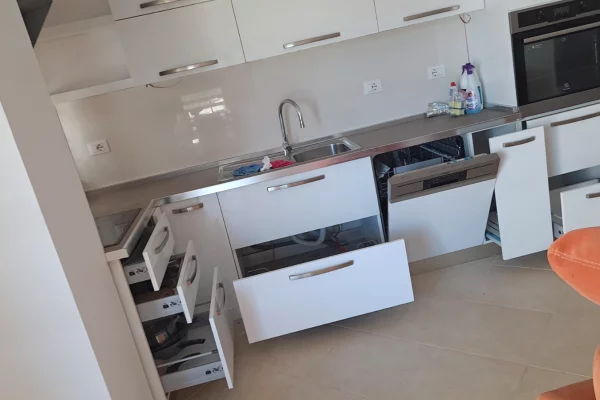 Shtepi me qera Apartament ne Tirane, 2+1, Mobilimi E mobiluar, Pagesa 800  Euro.