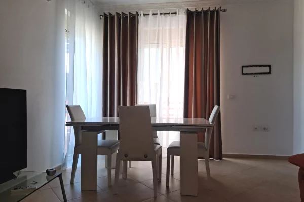 Shtepi me qera Apartament ne Tirane, 2+1, Mobilimi E mobiluar, Pagesa 800  Euro.