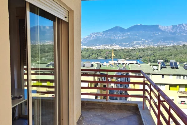 Shtepi me qera Apartament ne Tirane, 2+1, Mobilimi E mobiluar, Pagesa 800  Euro.