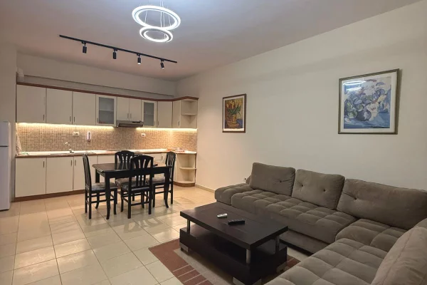 Apartament 1+1 me Qera – Qendër, Rruga e Barrikadave