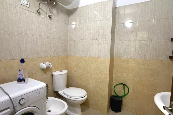 Shtepi me qera Apartament ne Tirane, 1+1, Mobilimi E mobiluar, Pagesa 50,000  Leke.