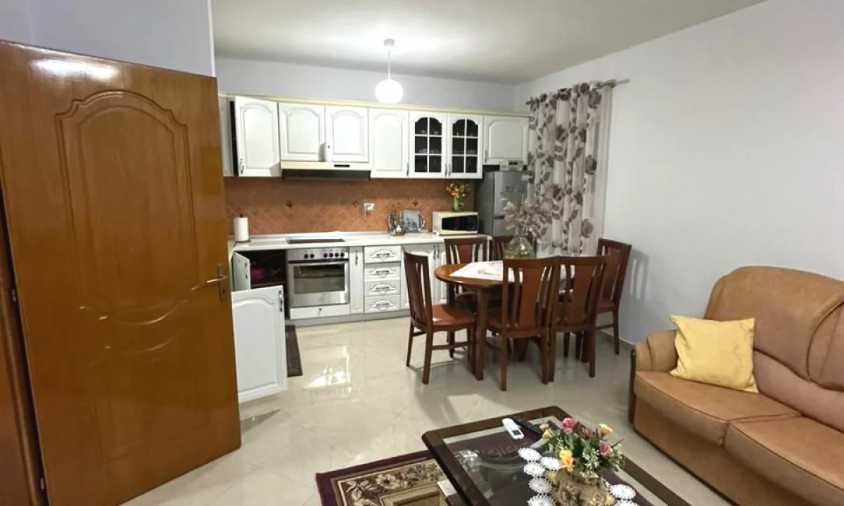 Shtepi me qera Apartament ne Tirane, 2+1, Mobilimi E mobiluar, Pagesa 50,000  Leke.