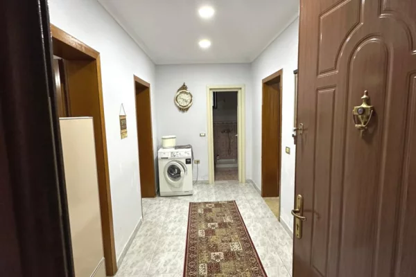 Shtepi me qera Apartament ne Tirane, 2+1, Mobilimi E mobiluar, Pagesa 50,000  Leke.