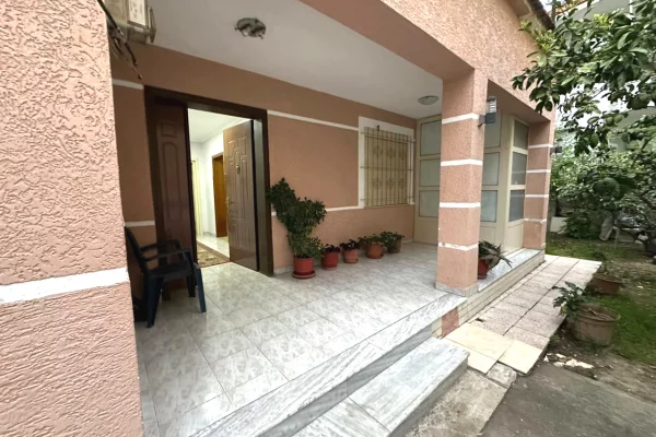Shtepi me qera Apartament ne Tirane, 2+1, Mobilimi E mobiluar, Pagesa 50,000  Leke.