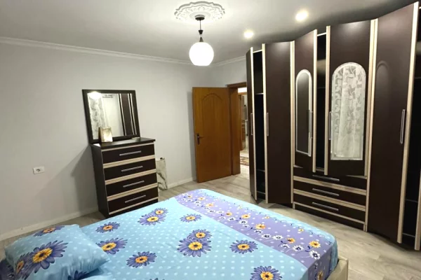Shtepi me qera Apartament ne Tirane, 2+1, Mobilimi E mobiluar, Pagesa 50,000  Leke.