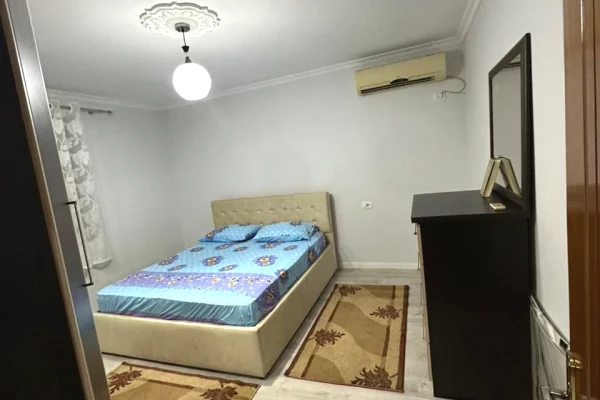 Shtepi me qera Apartament ne Tirane, 2+1, Mobilimi E mobiluar, Pagesa 50,000  Leke.