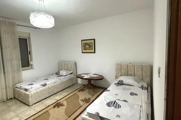 Shtepi me qera Apartament ne Tirane, 2+1, Mobilimi E mobiluar, Pagesa 50,000  Leke.