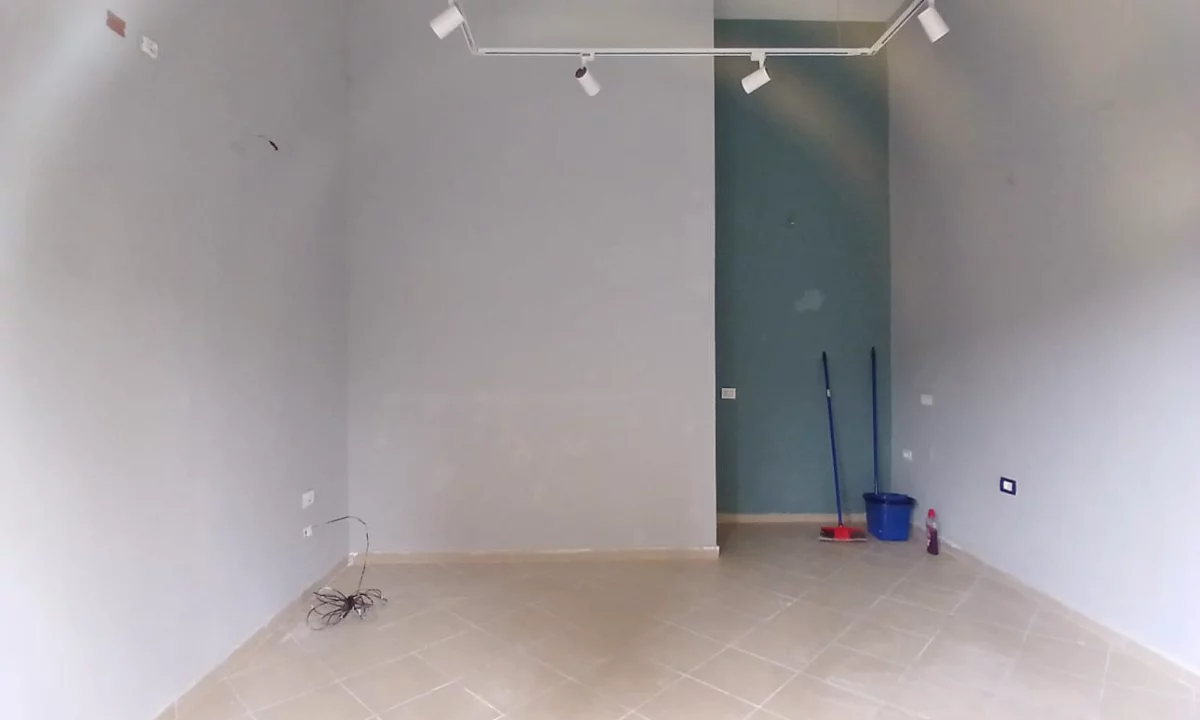 Jepet me qera  Dyqan te Rruga Fortuzi