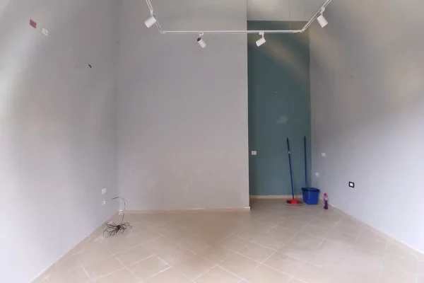 Jepet me qera  Dyqan te Rruga Fortuzi