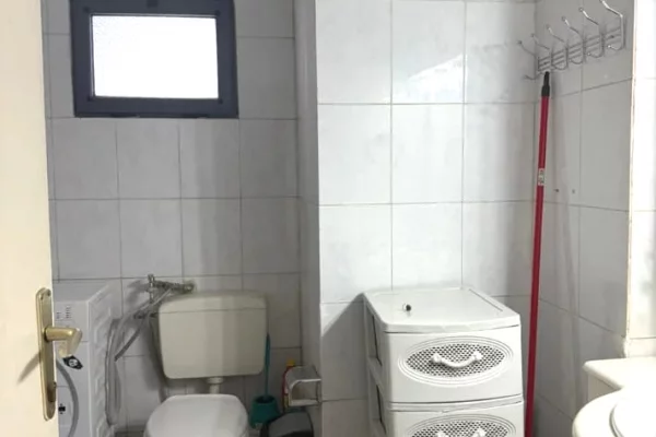 Shtepi me qera Apartament ne Tirane, Garsoniere, Mobilimi E mobiluar, Pagesa 400  Euro.