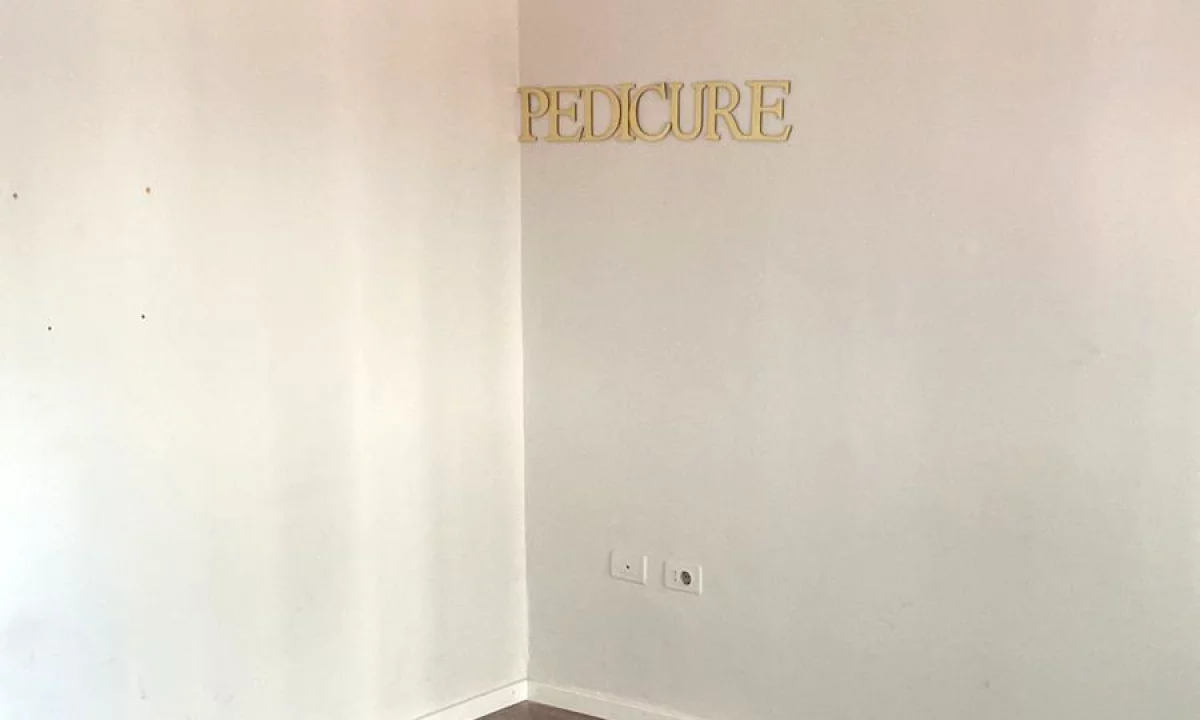 Jepet me qera ambjent dupleks per zyra prane Kafe Flores te Rruga e Durresit