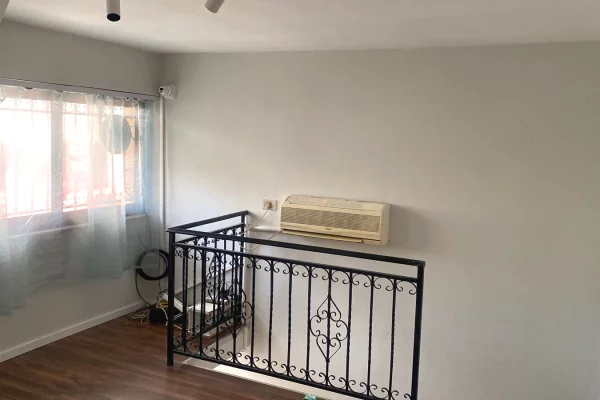 Jepet me qera ambjent dupleks per zyra prane Kafe Flores te Rruga e Durresit