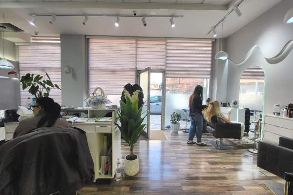 Ambjent komercial per shitje te Rruga e Barrikadave