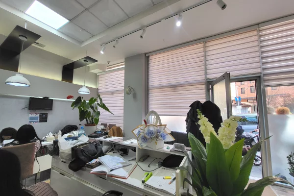 Ambjent komercial per shitje te Rruga e Barrikadave