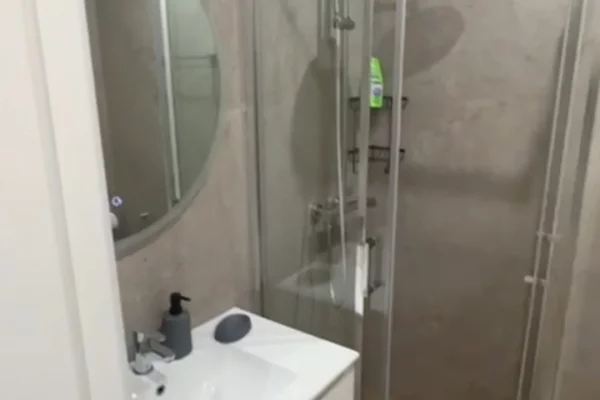 Shtepi ne shitje Apartament ne Tirane, 1+1, Mobilimi E mobiluar, Pagesa 158,000  Euro.