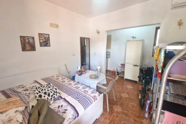 Shtepi ne shitje Shtepi Private ne Durres, 6+1, Mobilimi E mobiluar, Pagesa 210,000  Euro.