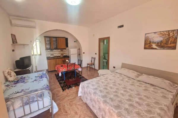 Shtepi ne shitje Shtepi Private ne Durres, 6+1, Mobilimi E mobiluar, Pagesa 210,000  Euro.