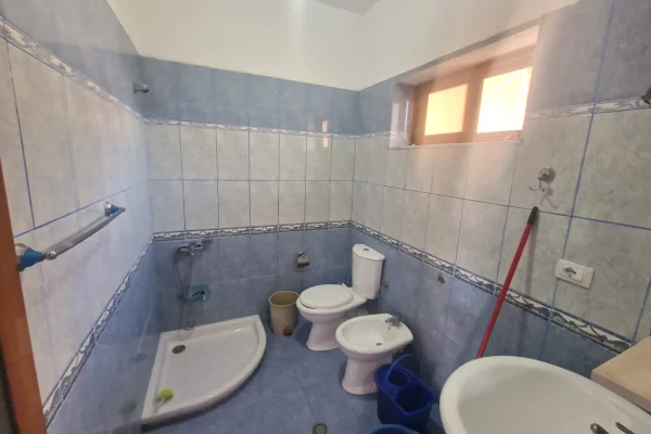 Shtepi ne shitje Shtepi Private ne Durres, 6+1, Mobilimi E mobiluar, Pagesa 210,000  Euro.