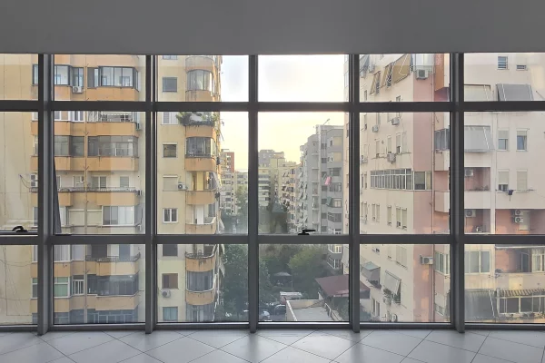 Shtepi ne shitje Apartament ne Tirane, 2+1, Mobilimi Bosh, pa mobiluar, Pagesa 266,000  Euro.