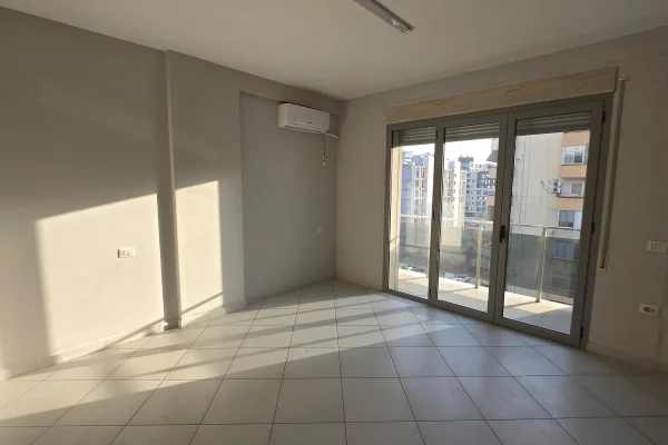 Shtepi ne shitje Apartament ne Tirane, 2+1, Mobilimi Bosh, pa mobiluar, Pagesa 266,000  Euro.