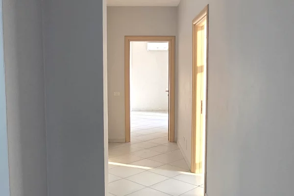 Shtepi ne shitje Apartament ne Tirane, 2+1, Mobilimi Bosh, pa mobiluar, Pagesa 266,000  Euro.