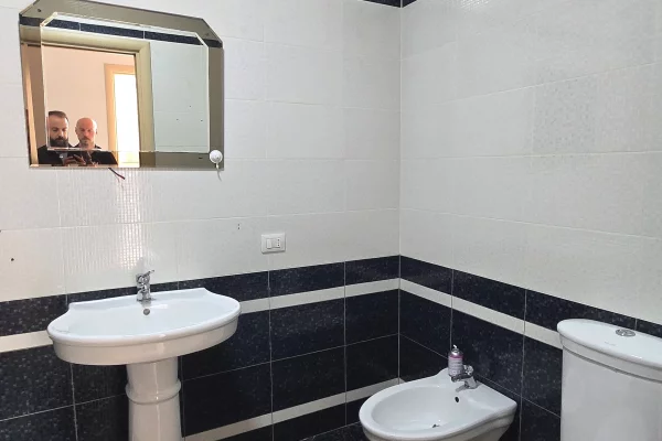 Shtepi ne shitje Apartament ne Tirane, 2+1, Mobilimi Bosh, pa mobiluar, Pagesa 266,000  Euro.