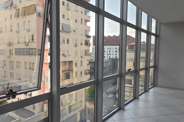 Shtepi ne shitje Apartament ne Tirane, 2+1, Mobilimi Bosh, pa mobiluar, Pagesa 266,000  Euro.