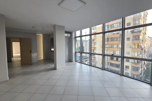 Shtepi ne shitje Apartament ne Tirane, 2+1, Mobilimi Bosh, pa mobiluar, Pagesa 266,000  Euro.