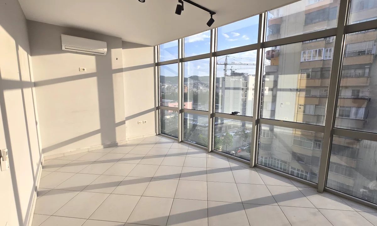 Shtepi ne shitje Apartament ne Tirane, 2+1, Mobilimi Bosh, pa mobiluar, Pagesa 266,000  Euro.