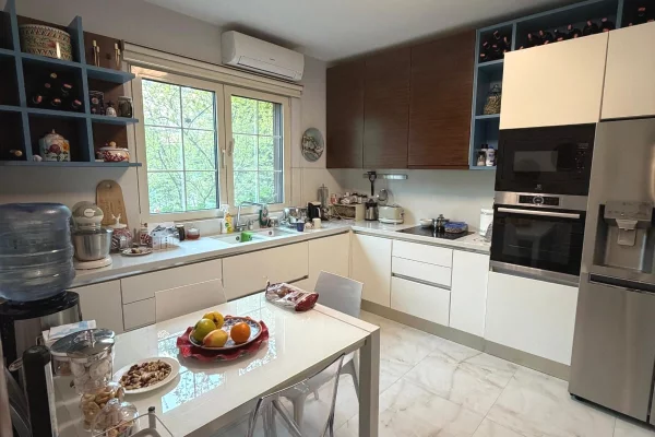 Shtepi ne shitje Shtepi Private ne Kavaje, 2+1, Mobilimi E mobiluar, Pagesa 650,000  Euro.