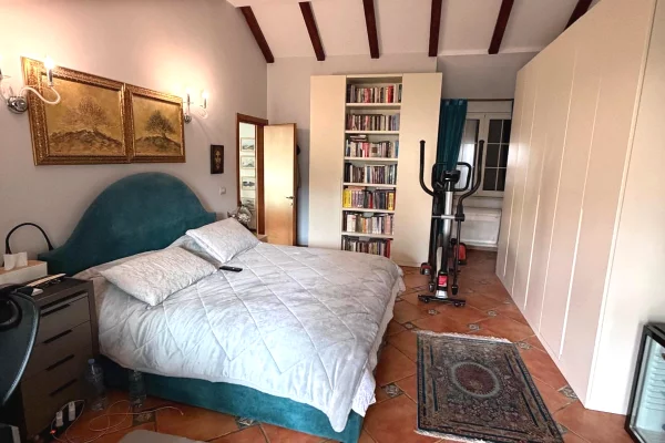 Shtepi ne shitje Shtepi Private ne Kavaje, 2+1, Mobilimi E mobiluar, Pagesa 650,000  Euro.