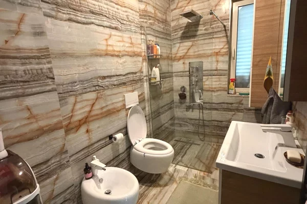 Shtepi ne shitje Shtepi Private ne Kavaje, 2+1, Mobilimi E mobiluar, Pagesa 650,000  Euro.