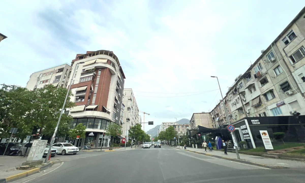 Shtepi ne shitje Apartament ne Tirane, 1+1, Mobilimi Bosh, pa mobiluar, Pagesa 130,000  Euro.