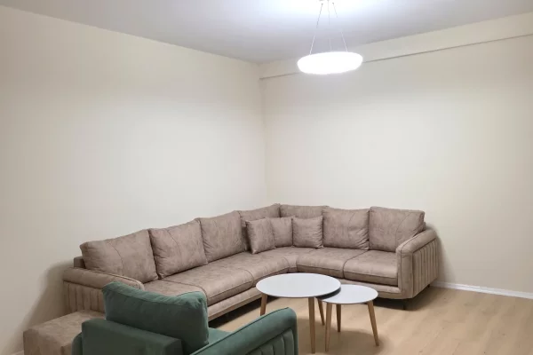 Jepet me qera apartament 2+1 ne Bulevardin e Ri ne Astir.