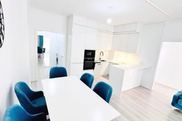 Shtepi ne shitje Apartament ne Tirane, 2+1, Mobilimi E mobiluar, Pagesa 255,000  Euro.