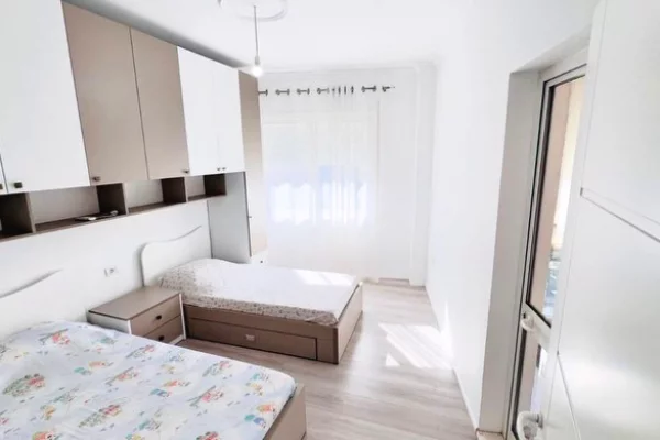 Shtepi ne shitje Apartament ne Tirane, 2+1, Mobilimi E mobiluar, Pagesa 255,000  Euro.