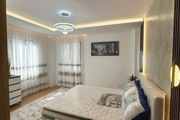 Shtepi ne shitje Apartament ne Tirane, 2+1, Mobilimi E mobiluar, Pagesa 265,000  Euro.
