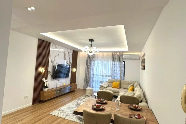 Shtepi ne shitje Apartament ne Tirane, 2+1, Mobilimi E mobiluar, Pagesa 265,000  Euro.