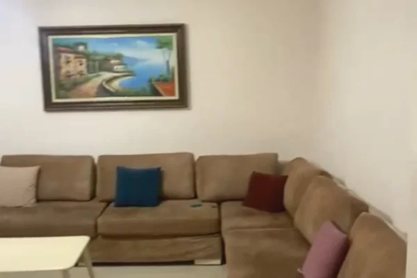 Shtepi me qera 2+1 ne Tirane - 60,000 Leke