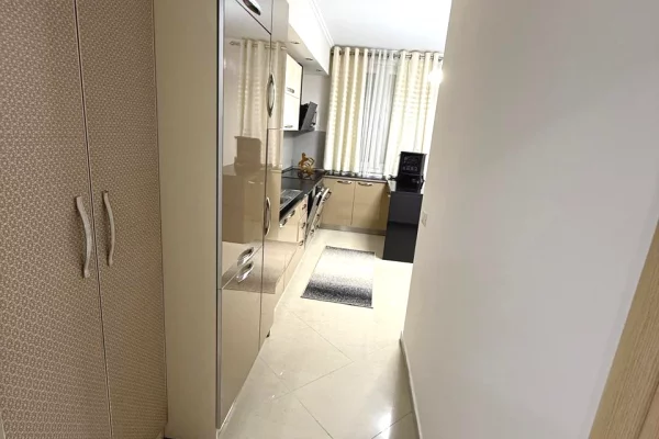 Shtepi me qera Apartament ne Tirane, 2+1, Mobilimi E mobiluar, Pagesa 65,000  Leke.