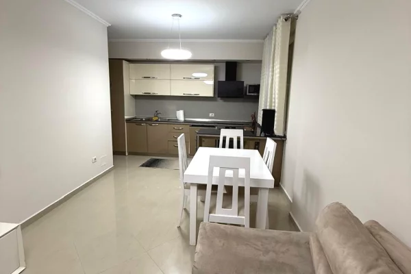 Shtepi me qera 2+1 ne Tirane - 65,000 Leke