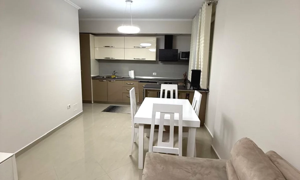 Shtepi me qera Apartament ne Tirane, 2+1, Mobilimi E mobiluar, Pagesa 65,000  Leke.